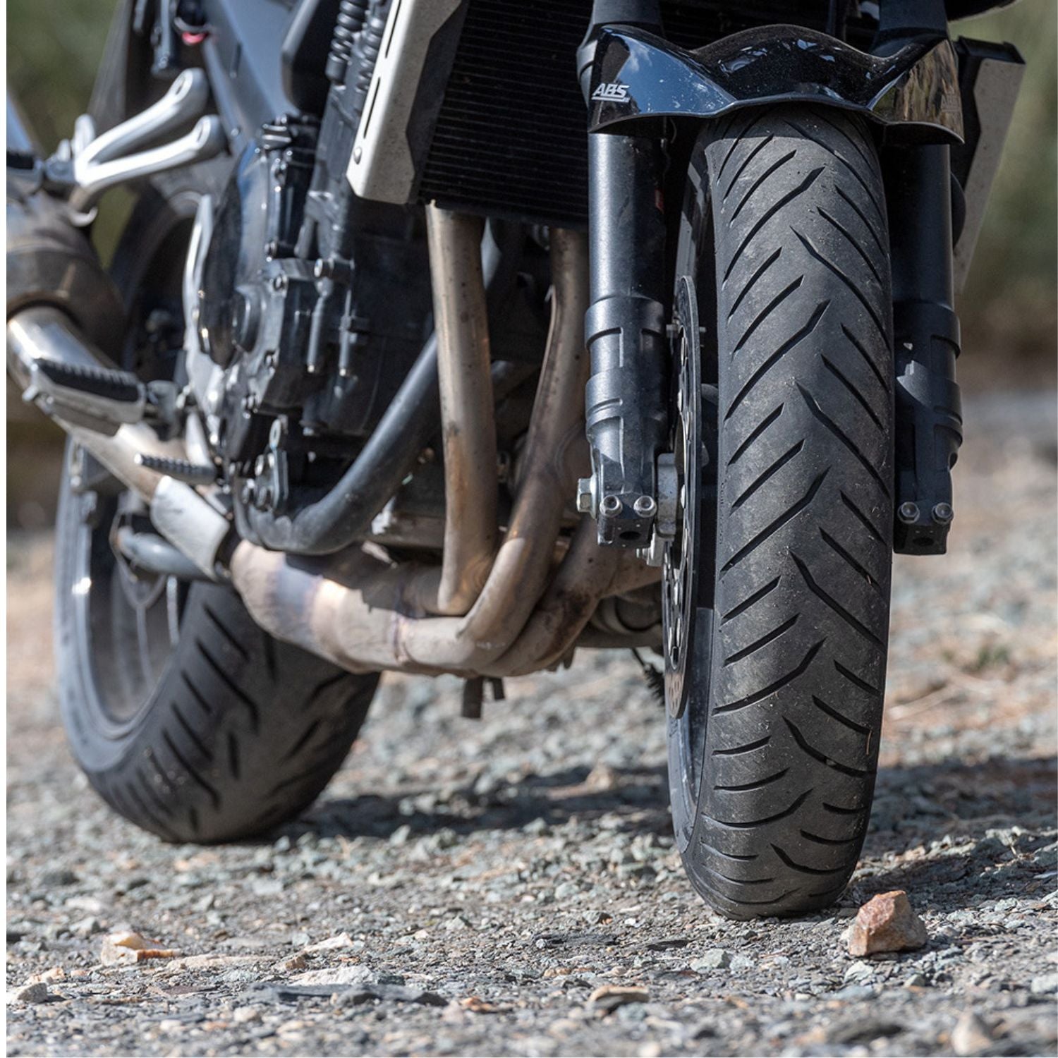 CONTINENTAL CONTIROADATTACK 4 120/70ZR17 TL 58W - neumático instalado en motocicleta