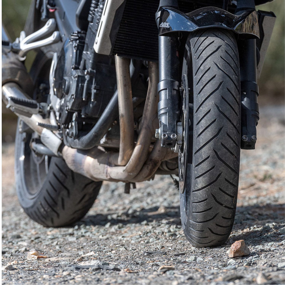 CONTINENTAL CONTIROADATTACK 4 120/70ZR17 TL 58W - neumático instalado en motocicleta