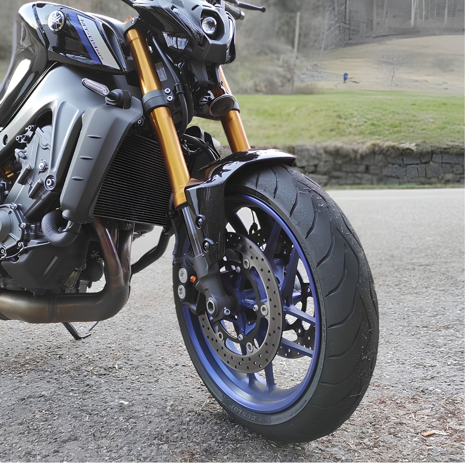 DUNLOP SPORTMAX ROADSMART IV 120/70ZR17 TL 58W - neumático instalado en motocicleta