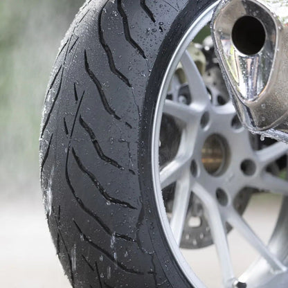 DUNLOP SPORTMAX ROADSMART IV 180/55ZR17 TL 73W - neumático instalado en motocicleta
